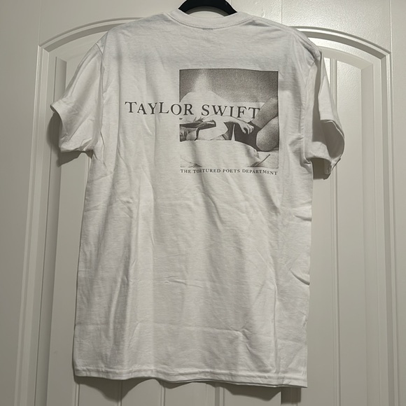 Taylor Swift Shirt (M) - Picture 3 of 3